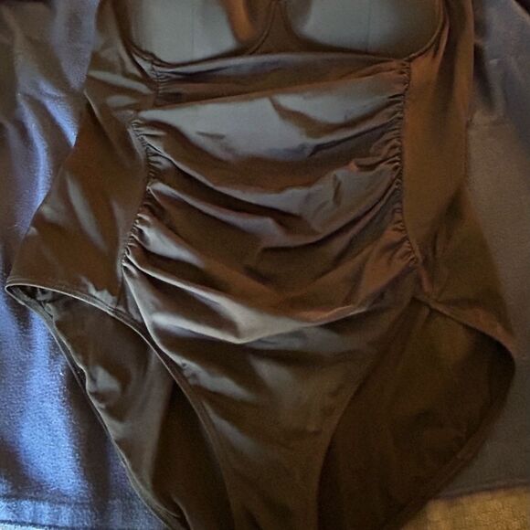 EUC Torrid Black Caged Top Ruched Swimsuit - Size 3F - Picture 5 of 5